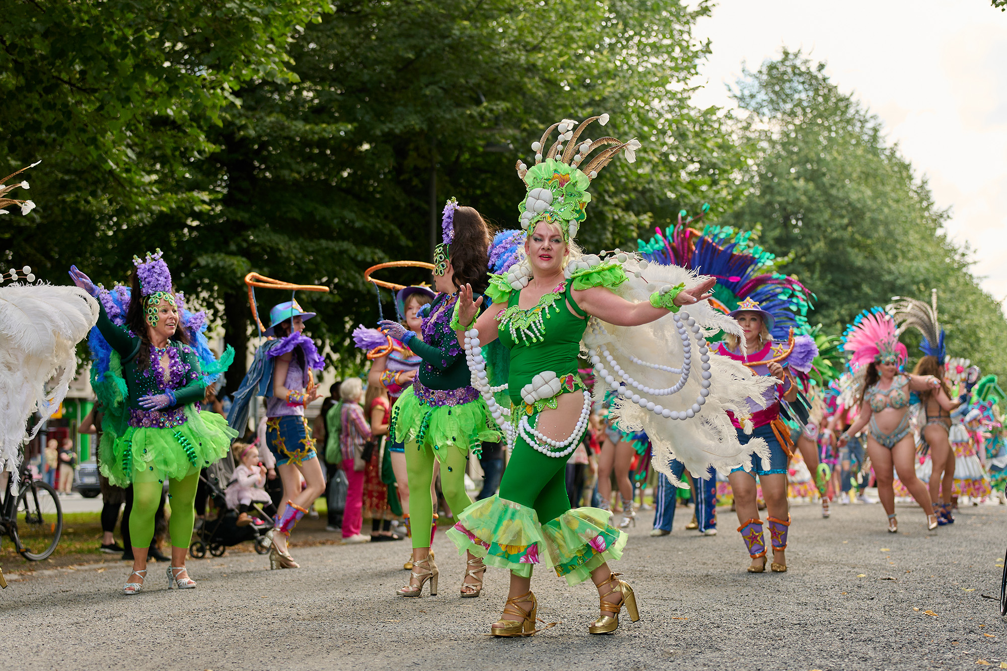 Samba dancers at Hämeenpuisto boulevard.